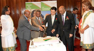 Ethiopian Delegates Celebrate Event with Cake Cutting Ceremony